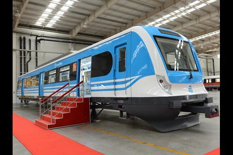 Randazzo inspected the prototype for the 25 nine-car trainsets CSR is supplying for the Sarmiento route (Photo: Cesar David Auspitz).